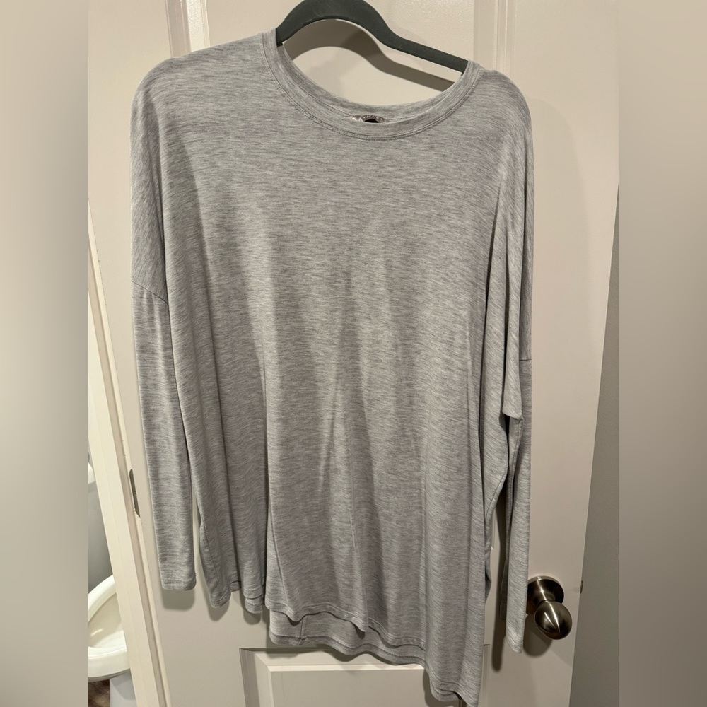 Athleta Oversized Gray Dolman Sleeve Light Gray Shirt